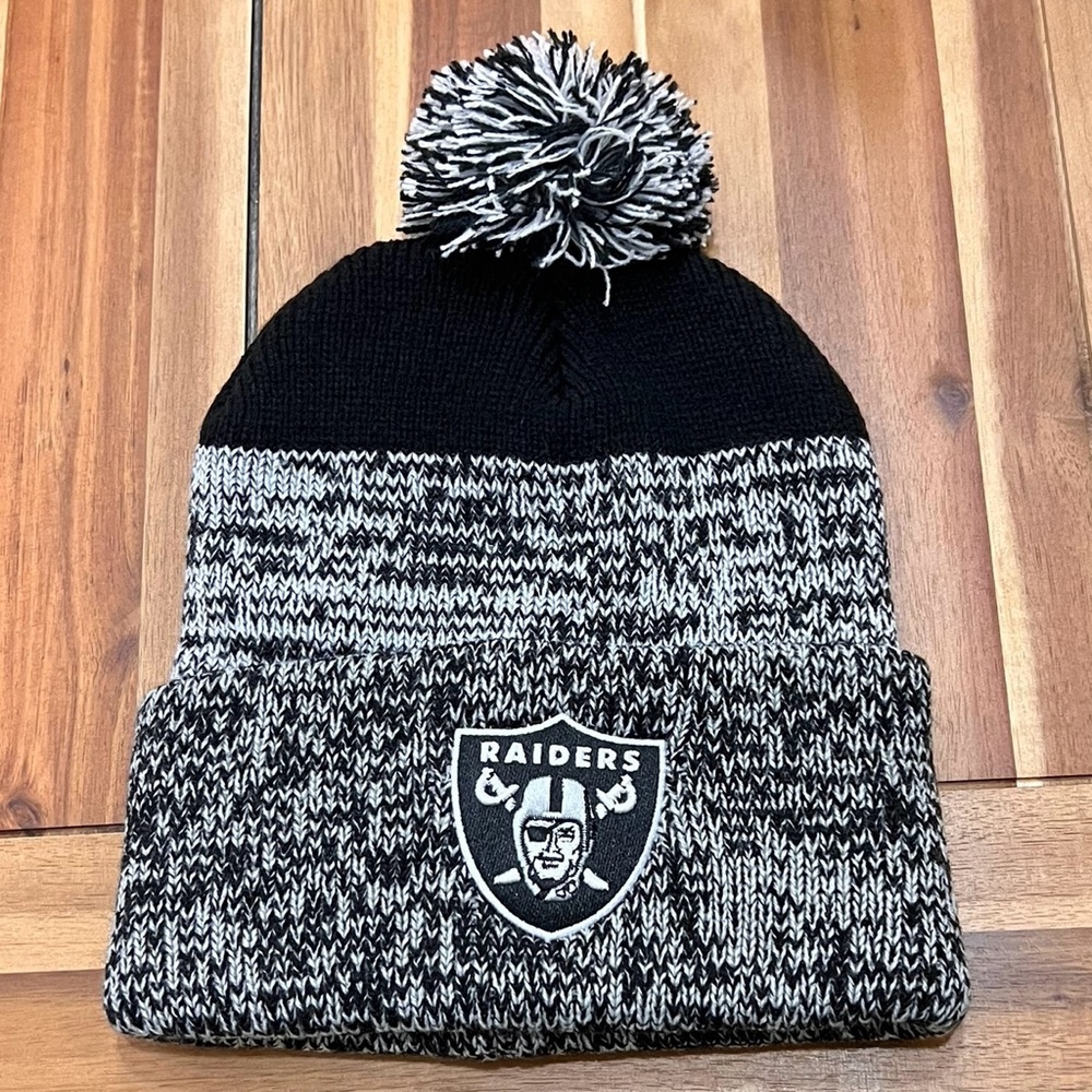 Raiders logo men’s beanie